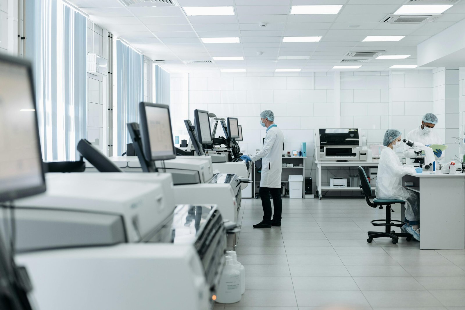 Equipe técnica em laboratório